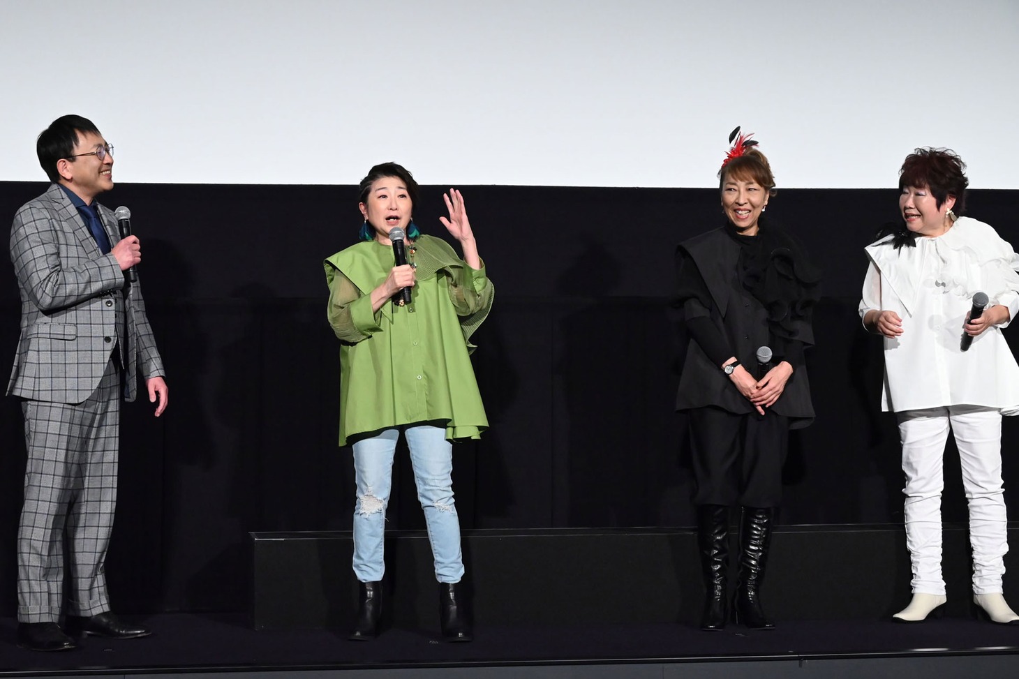 左から関俊彦、田中真弓、高山みなみ、一龍斎貞友