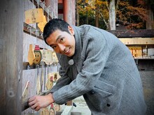 「道長さんぽ」より、日吉大社の西本宮を訪れた柄本佑