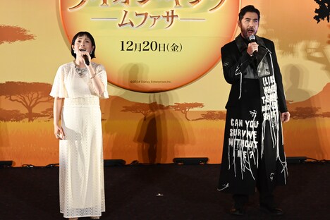 「遥かなミレーレ」を歌唱する吉原光夫（右）と和音美桜（左）