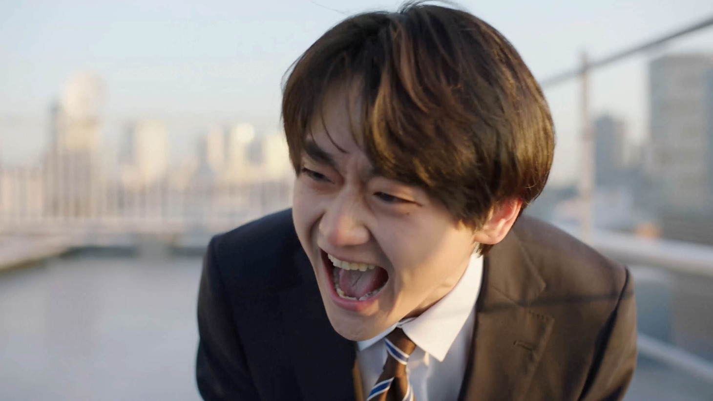 短編映画「世界征服やめた」新場面写真。星野役の藤堂日向
