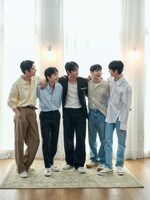 左からチェ・ウォンミョン、シウミン、イ・シニョン、イ・セオン、チェ・ヒョンウォン