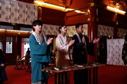 「室町無頼」ヒット祈願の祈祷を行った長尾謙杜（左）、松本若菜（中央）、入江悠（右）
