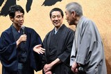 自分のトークに柄本明（右）がぴくりとも笑わず不安に陥る大泉洋（左）