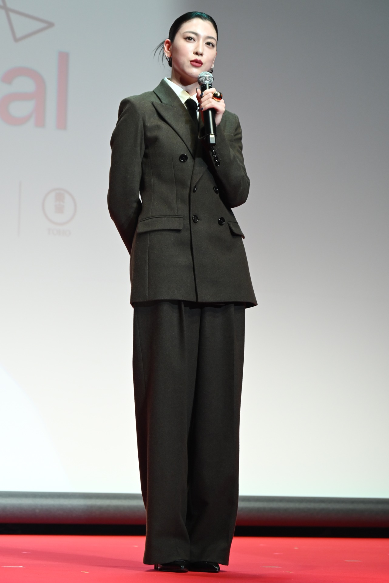 三吉彩花