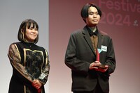 左から岡村和佳菜、モント