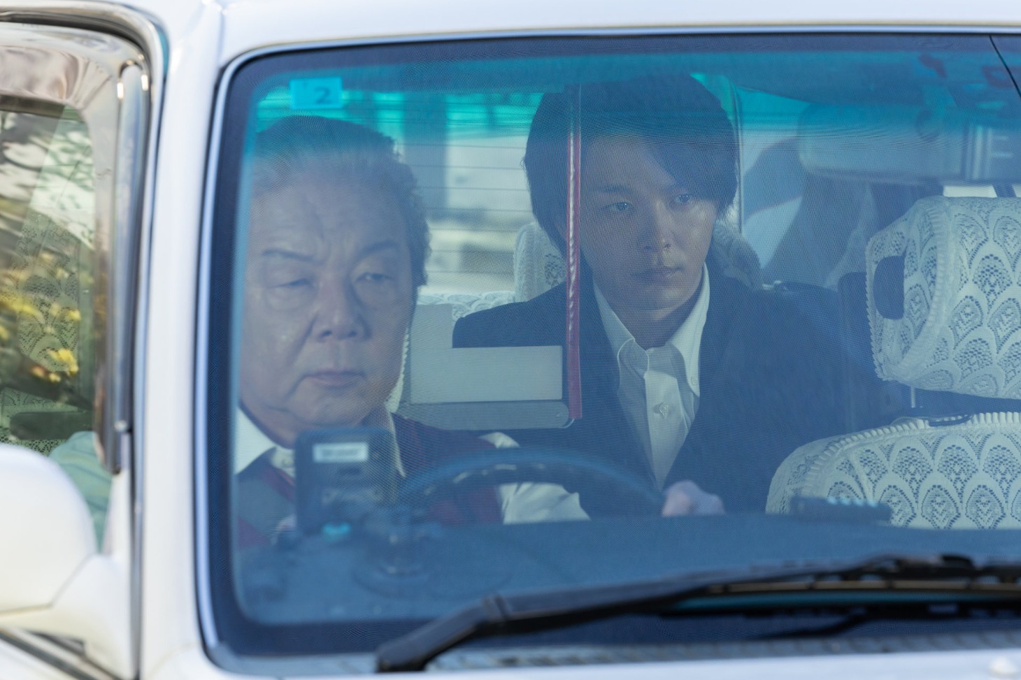 「ノンレムの窓」第1話「前の車を追ってください」場面写真