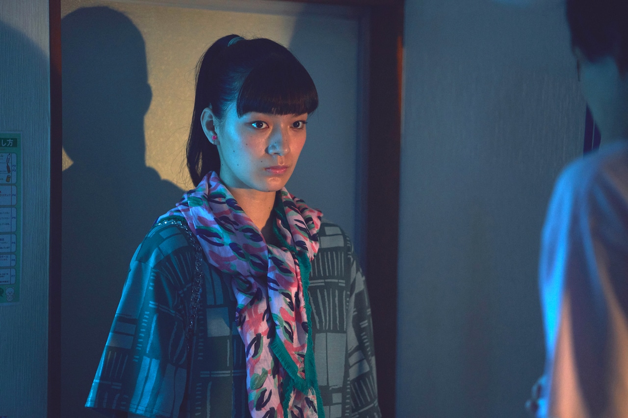 祷キララの頭に個性豊かな男性たちが浮かぶ「恋脳Experiment」ポスター