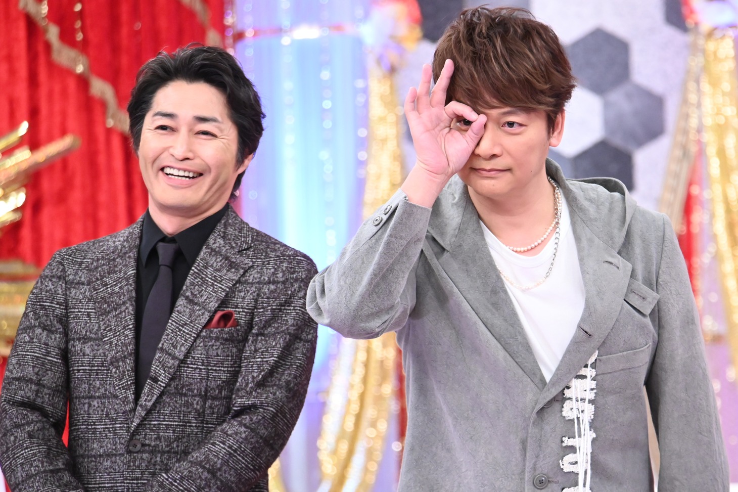 「フジテレビドラマライブ2025・冬」の様子。左から安田顕、香取慎吾
