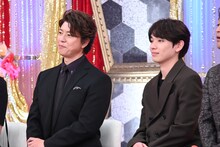 左から上川隆也、宮世琉弥
