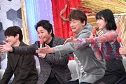 左から宮世琉弥、安田顕、香取慎吾、向里祐香