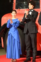 左から吉谷彩子、寛一郎
