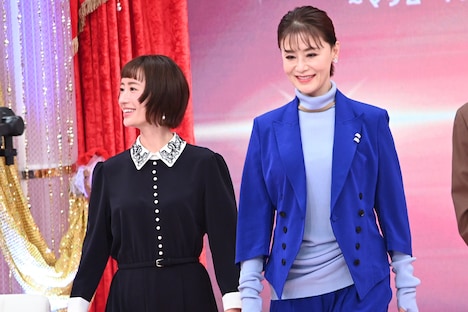 「フジテレビドラマライブ2025・冬」より、左から松本まりか、大地真央