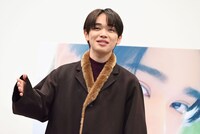 オカルト体験談を信じてもらえず苦笑する宮世琉弥