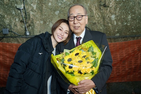 左から米倉涼子、岸部一徳