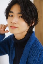 「井内悠陽カレンダー2025.04‐2026.03」より