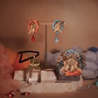 「RRR」のコラボアクセサリー受注販売、ブローチでスコット総督邸の襲撃シーン再現