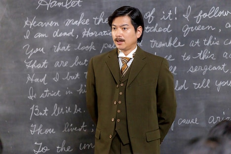 ドキュメンタリードラマ「夏目漱石～吾輩が愛した肥後の国より～」より、加藤シゲアキ演じる夏目漱石