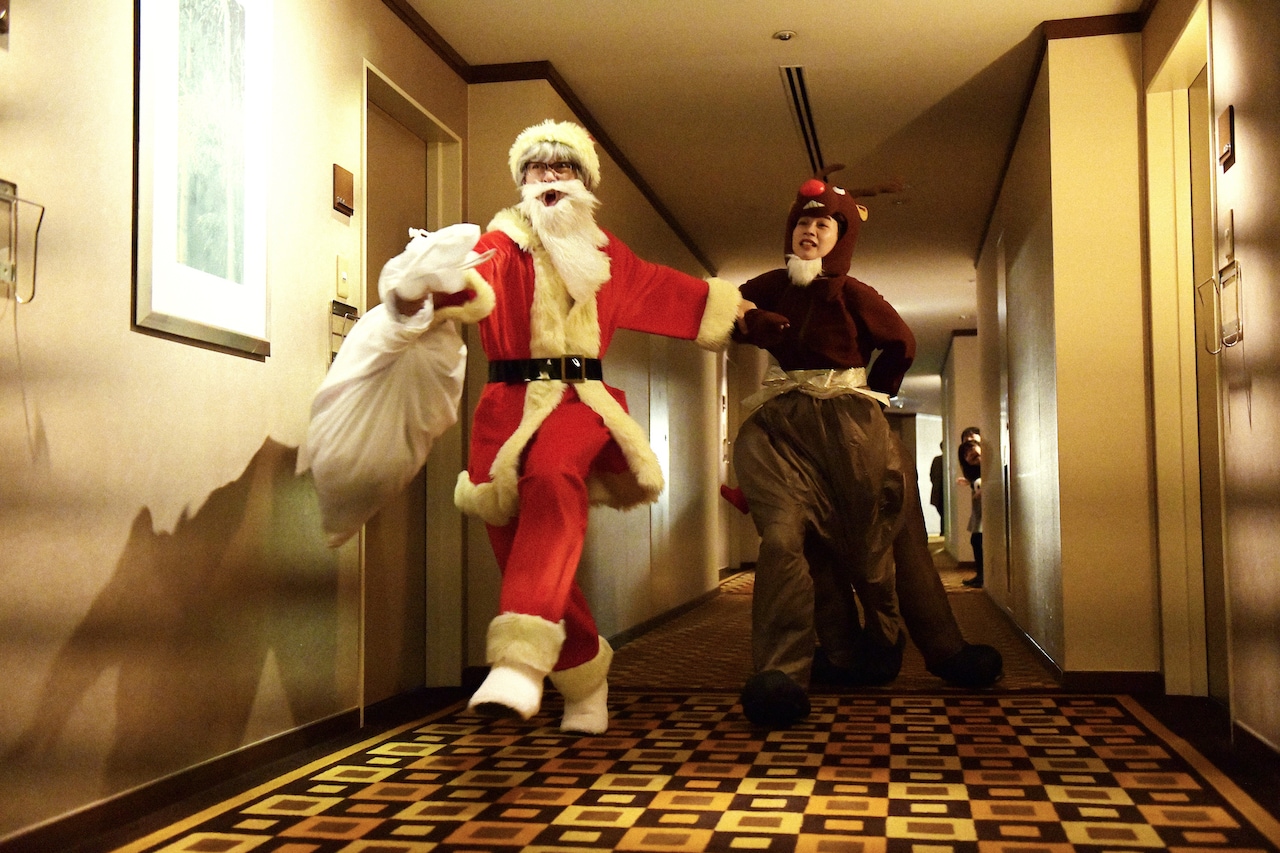 のんがトナカイ、滝藤賢一がサンタに!?「私にふさわしいホテル」本編映像