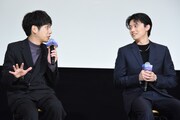 「ビジュアルが似ていると言われてラッキー！」と喜ぶ二宮和也（左）と、「恐れ多い……」と話す櫻井海音（右）