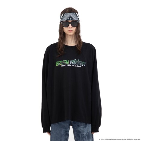 "easy Rider" Embroidery&Print Tee（税込2万7500円）の着用イメージ