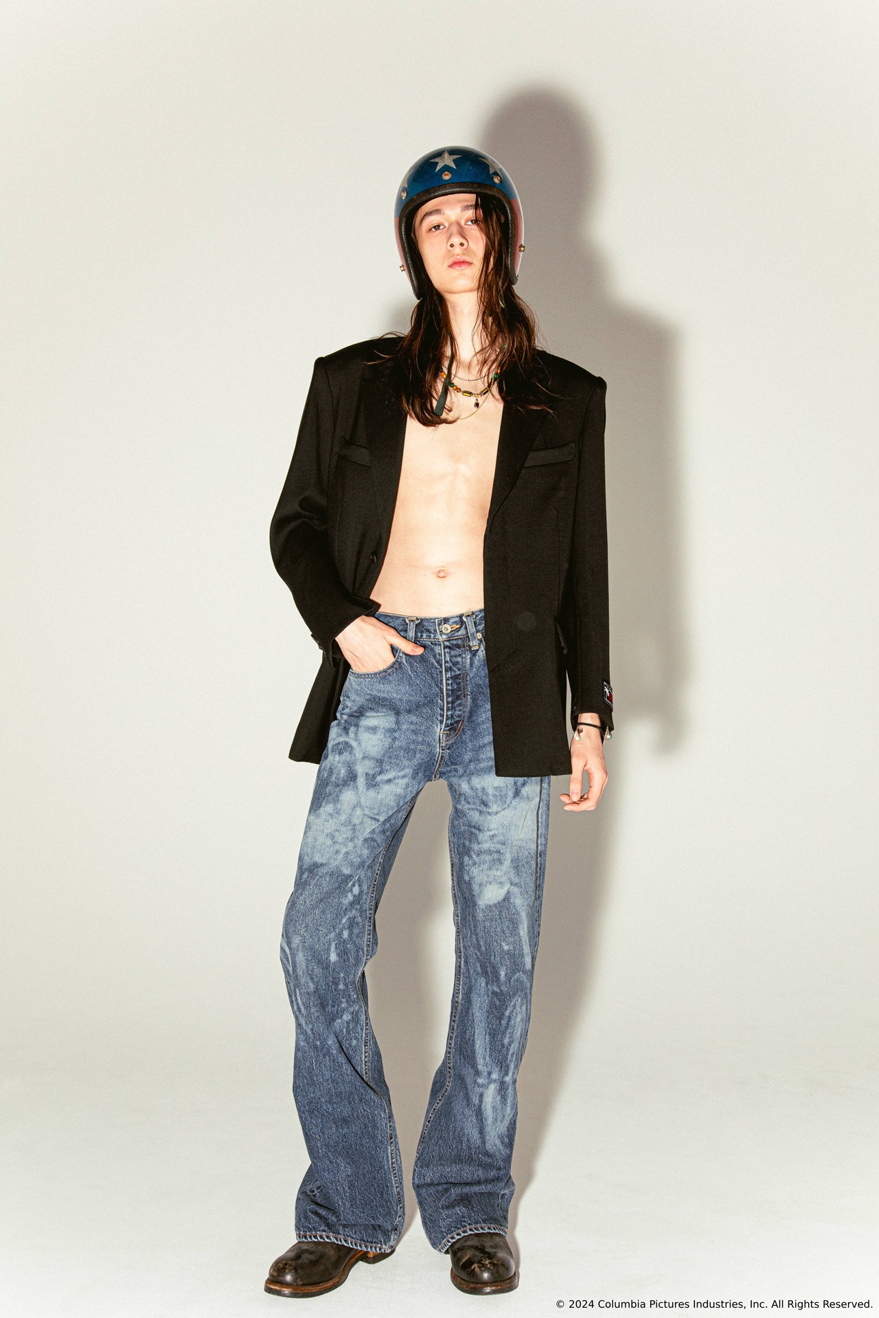 "Wyatt, Captain America" Laser Printed Denim Pants（税込5万9400円）の着用イメージ