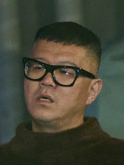 「S区の奇妙な人々」より、長谷川忍（シソンヌ）。