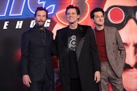 「ソニック × シャドウ TOKYO MISSION」LAプレミアイベントより、左からキアヌ・リーヴス、ジム・キャリー、ベン・シュワルツ