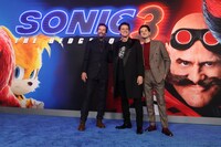「ソニック × シャドウ TOKYO MISSION」LAプレミアイベントより、左からキアヌ・リーヴス、ジム・キャリー、ベン・シュワルツ