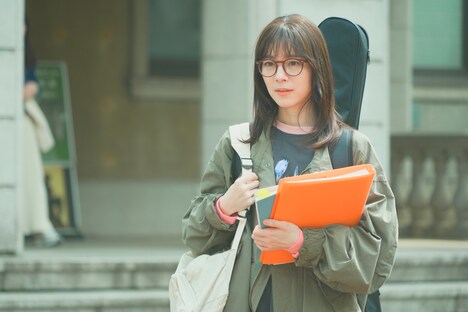 映画「知らないカノジョ」より、milet演じる大学時代のミナミ