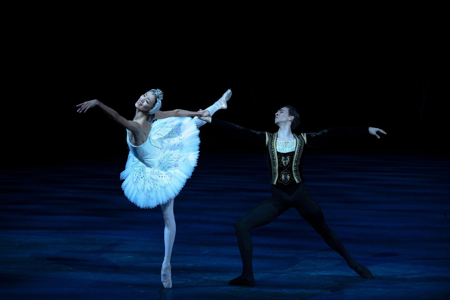 イングリッシュ・ナショナル・バレエ団「白鳥の湖」場面写真 courtesy of English National Ballet. ©︎ Laurent Liotardo