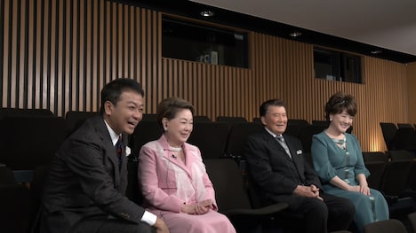 左から中山秀征、由紀さおり、里見浩太朗、川中美幸