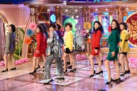 「荻野目洋子と一緒に踊りたい！」という夢を叶える様子