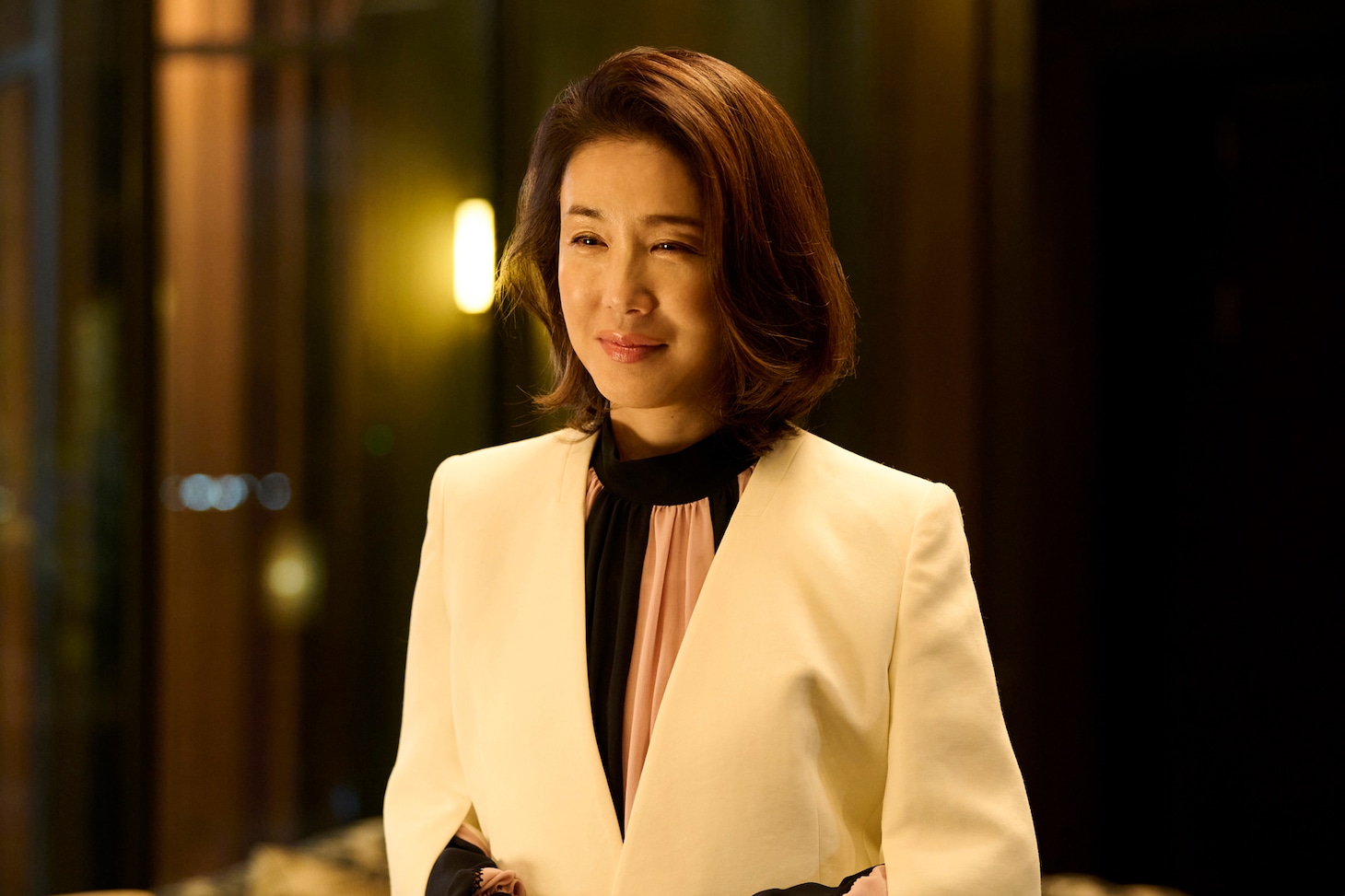 ドラマ「御曹司に恋はムズすぎる」より、筒井真理子演じる東雲香織
