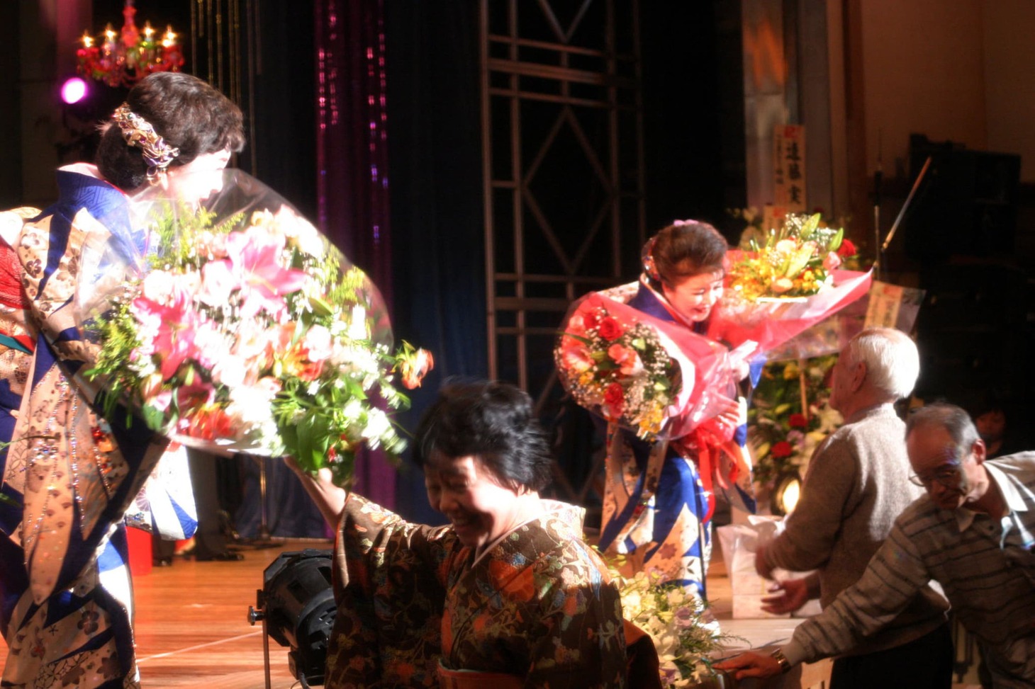 「こまどり姉妹がやって来る ヤァ！ヤァ！ヤァ！」場面写真 (c)ALTAMIRA PICTURES, INC.