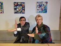 「船越英一郎の昭和再生ファクトリー」より、ウルトラマンスーツアクターの古谷敏（左）