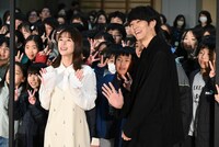 左から芳根京子、松坂桃李