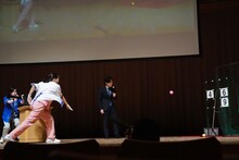 投球する芳根京子