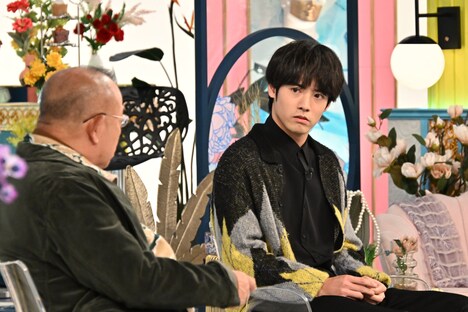 「A-Studio+」1月10日放送回より、左から笑福亭鶴瓶、赤楚衛二