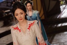 中国ドラマ「恋狐妖伝～ファースト・ラブ～」より、ヤン・ミー（楊冪）演じる塗山紅紅（とざんこうこう）