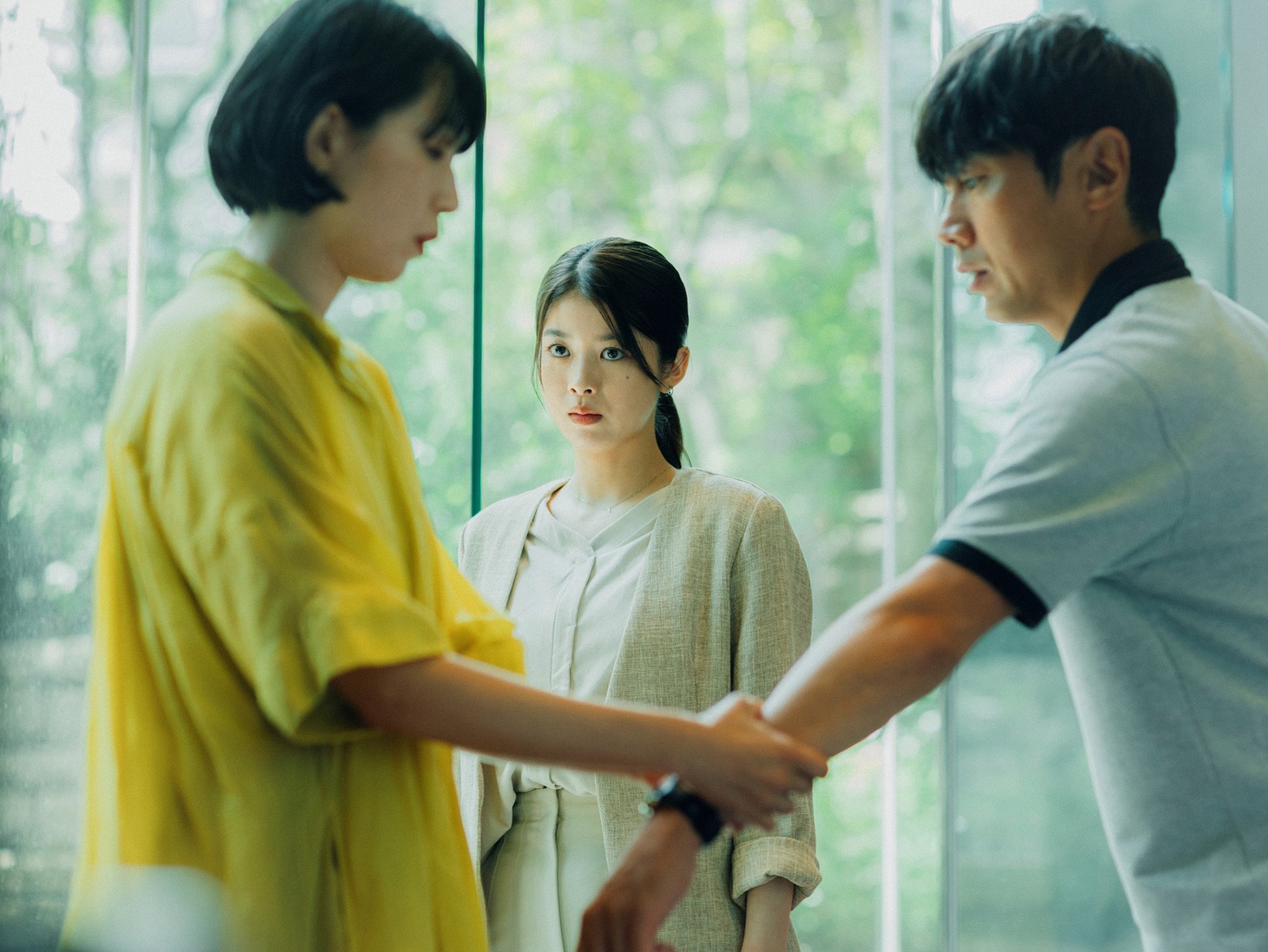 「愛に乱暴」場面写真