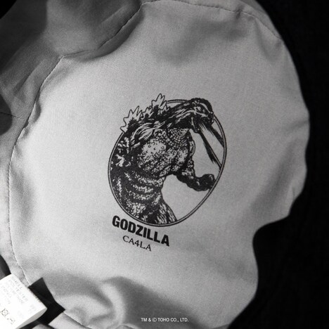 「GODZILLA | CA4LA CAP（BLACK）」（税込1万5400円）の裏地プリント