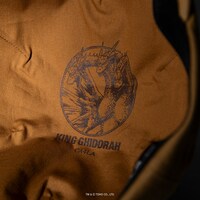 「GODZILLA | CA4LA CAP（BEIGE）」（税込1万5400円）の裏地プリント