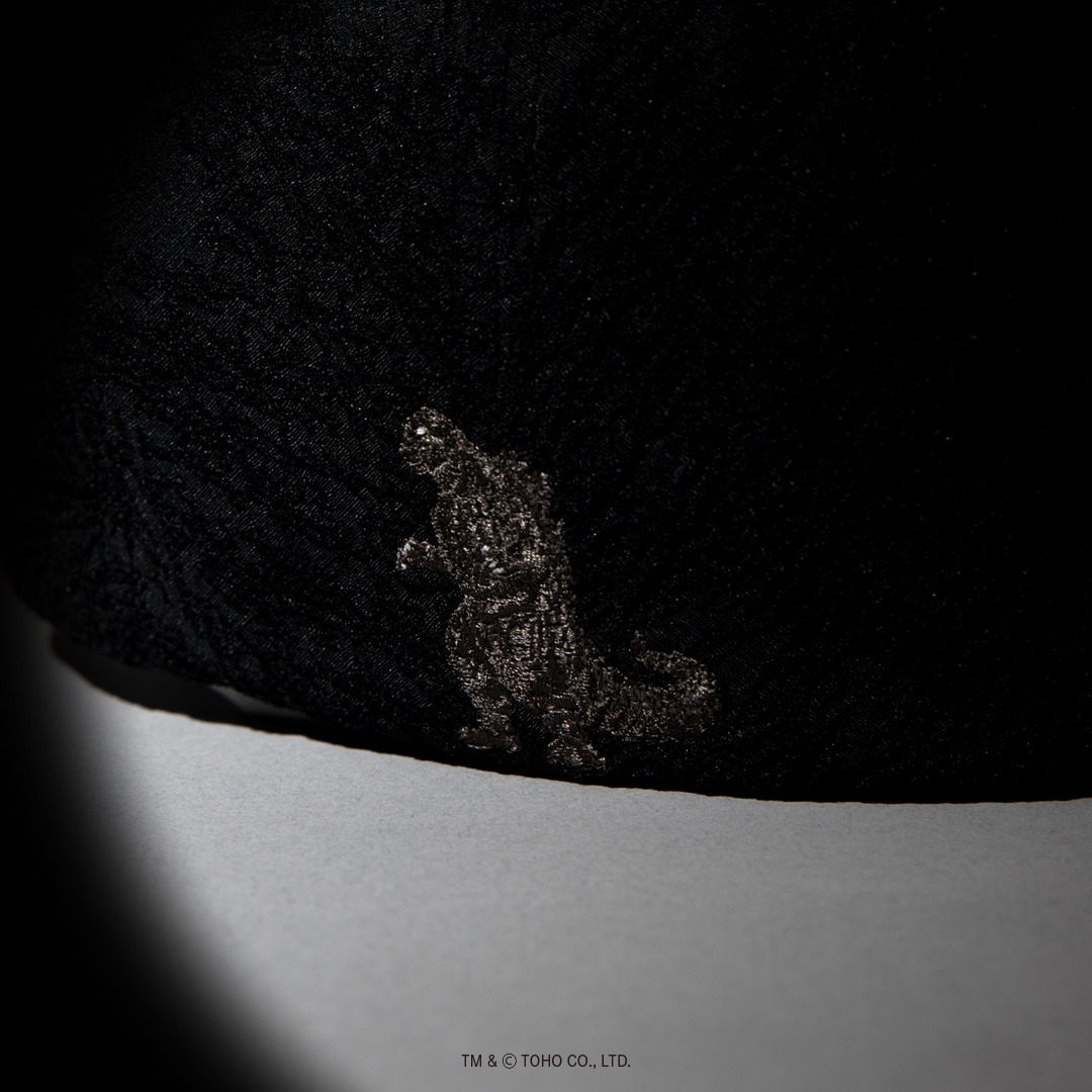 「GODZILLA | CA4LA HUNTING（BLACK）」（税込1万6500円）のワンポイント刺繍