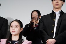 日高麻鈴（中央）