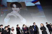 トークを繰り広げる登壇者たち。別室に移された吉野北人は悔しそうな表情を見せた