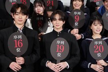 「遺書、公開。」完成披露舞台挨拶の様子。左から宮世琉弥、吉野北人、志田彩良