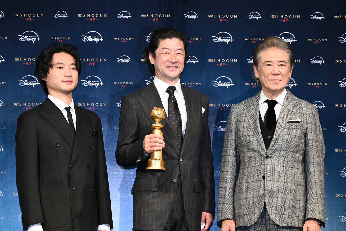 左から金井浩人、浅野忠信、西岡徳馬