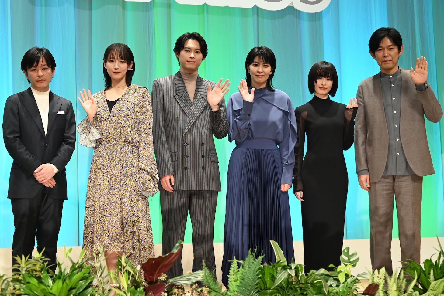 映画「ファーストキス 1ST KISS」完成披露舞台挨拶の様子