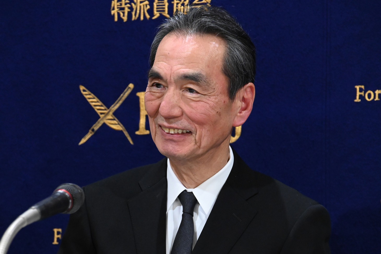 長塚京三