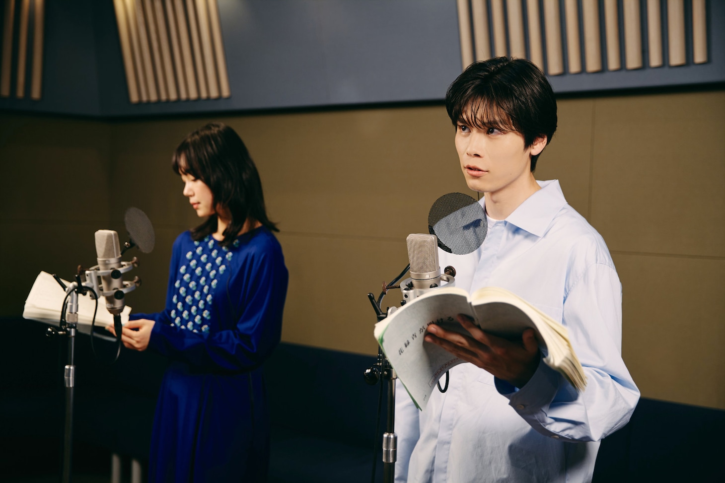 ダブル主演声優を務める古川琴音、萩原利久（左から）。